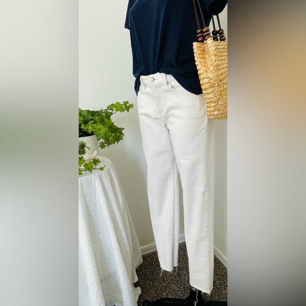 BANANA REPUBLIC Mid-Rise Skinny jeans.